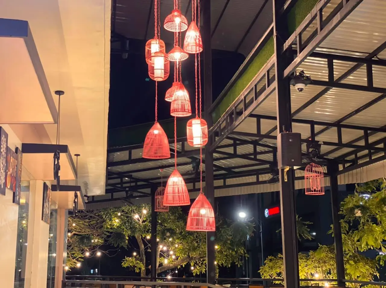 Kh&ocirc;ng cần la c&agrave; đ&acirc;u xa, chỉ cần gh&eacute; đến C&agrave; ph&ecirc; Hồng Ngọc Ph&uacute; Y&ecirc;n l&agrave; y&ecirc;u từ c&aacute;i nh&igrave;n đầu ti&ecirc;n ngay th&ocirc;i 18