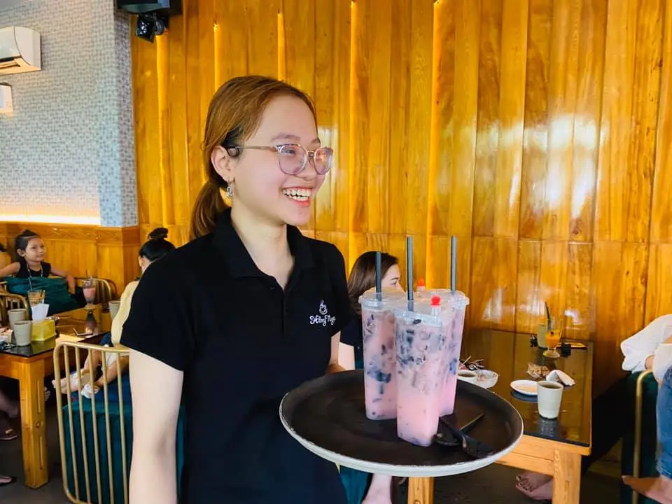 Kh&ocirc;ng cần la c&agrave; đ&acirc;u xa, chỉ cần gh&eacute; đến C&agrave; ph&ecirc; Hồng Ngọc Ph&uacute; Y&ecirc;n l&agrave; y&ecirc;u từ c&aacute;i nh&igrave;n đầu ti&ecirc;n ngay th&ocirc;i 17