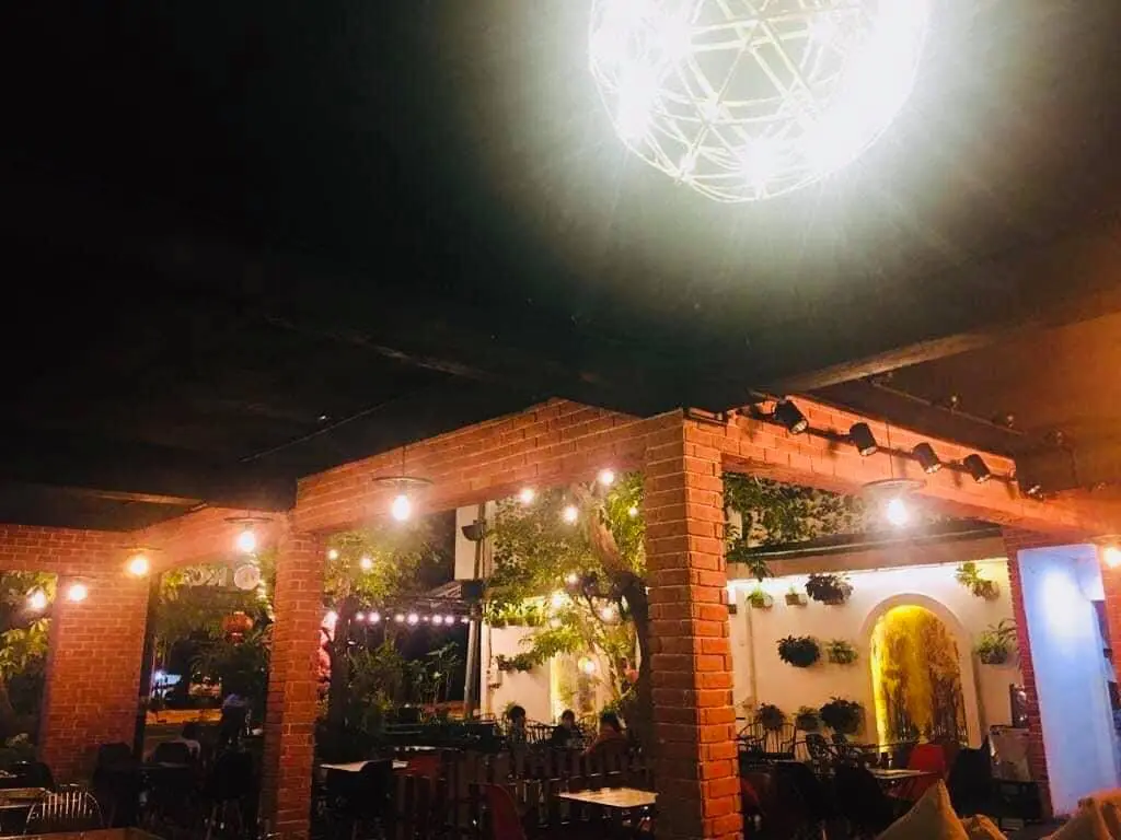 KOI caf&eacute; Ph&uacute; Y&ecirc;n &ndash; Qu&aacute;n c&agrave; ph&ecirc; c&aacute; Koi đầu ti&ecirc;n tại Ph&uacute; Y&ecirc;n 8