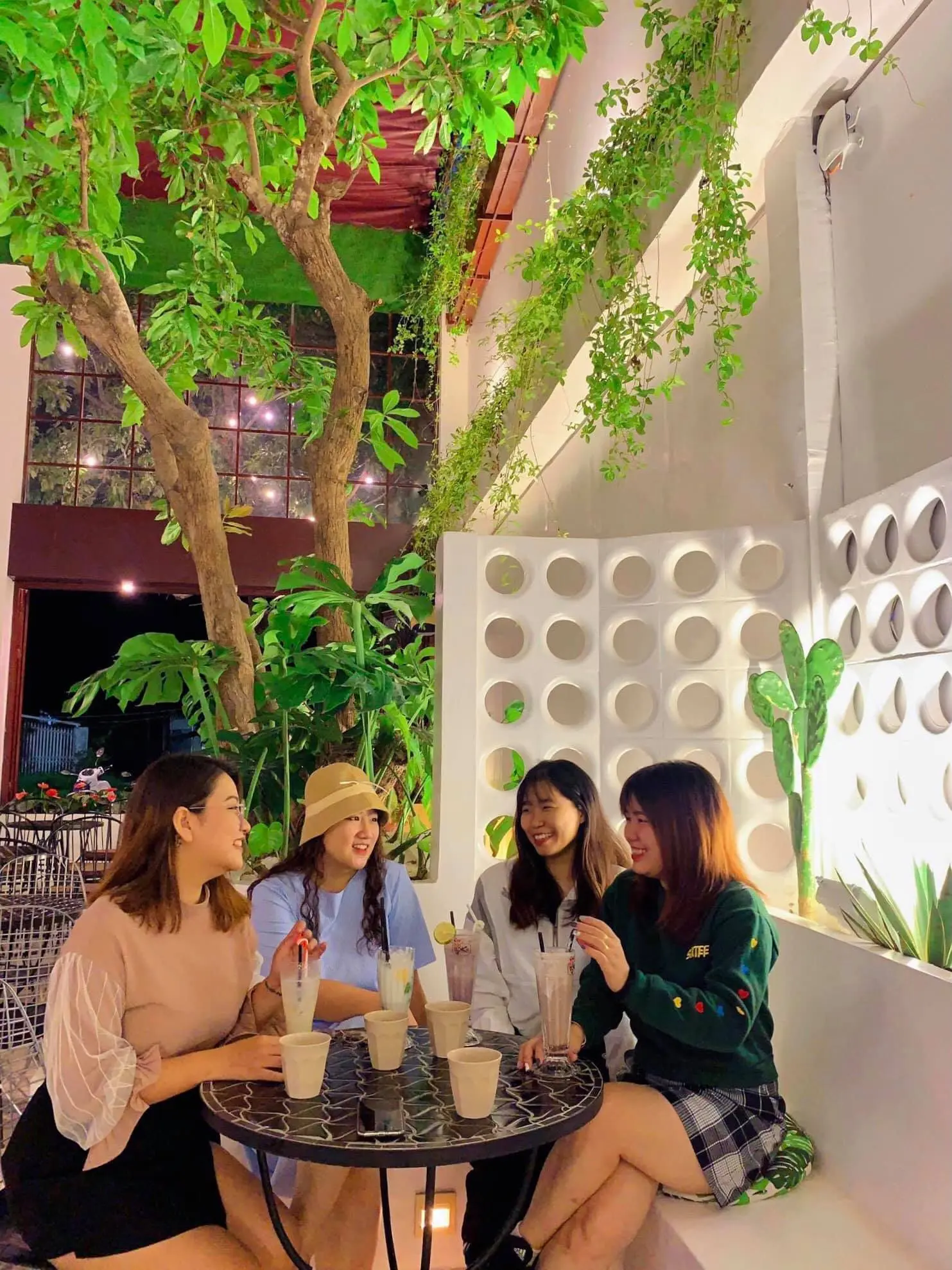 KOI caf&eacute; Ph&uacute; Y&ecirc;n &ndash; Qu&aacute;n c&agrave; ph&ecirc; c&aacute; Koi đầu ti&ecirc;n tại Ph&uacute; Y&ecirc;n 13