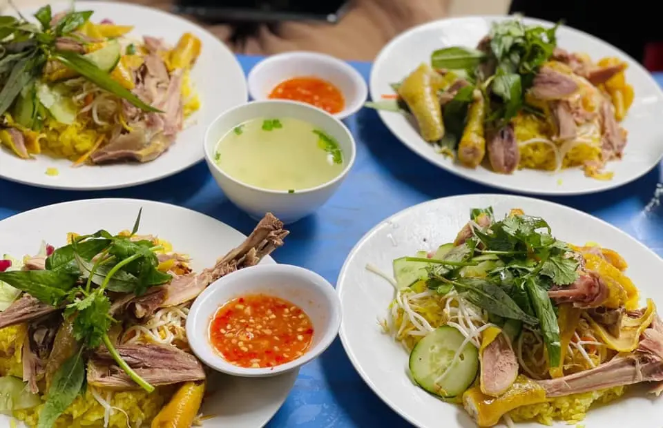 Nếu c&oacute; dịp dừng ch&acirc;n Ph&uacute; Y&ecirc;n, bạn chớ bỏ lỡ m&oacute;n Cơm g&agrave; Tuyết Nhung thơm ngon kh&oacute; cưỡng 10