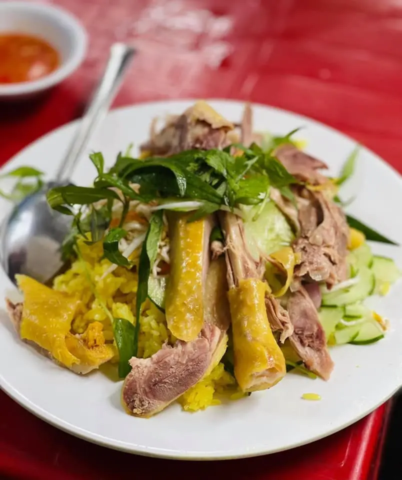 Nếu c&oacute; dịp dừng ch&acirc;n Ph&uacute; Y&ecirc;n, bạn chớ bỏ lỡ m&oacute;n Cơm g&agrave; Tuyết Nhung thơm ngon kh&oacute; cưỡng 8