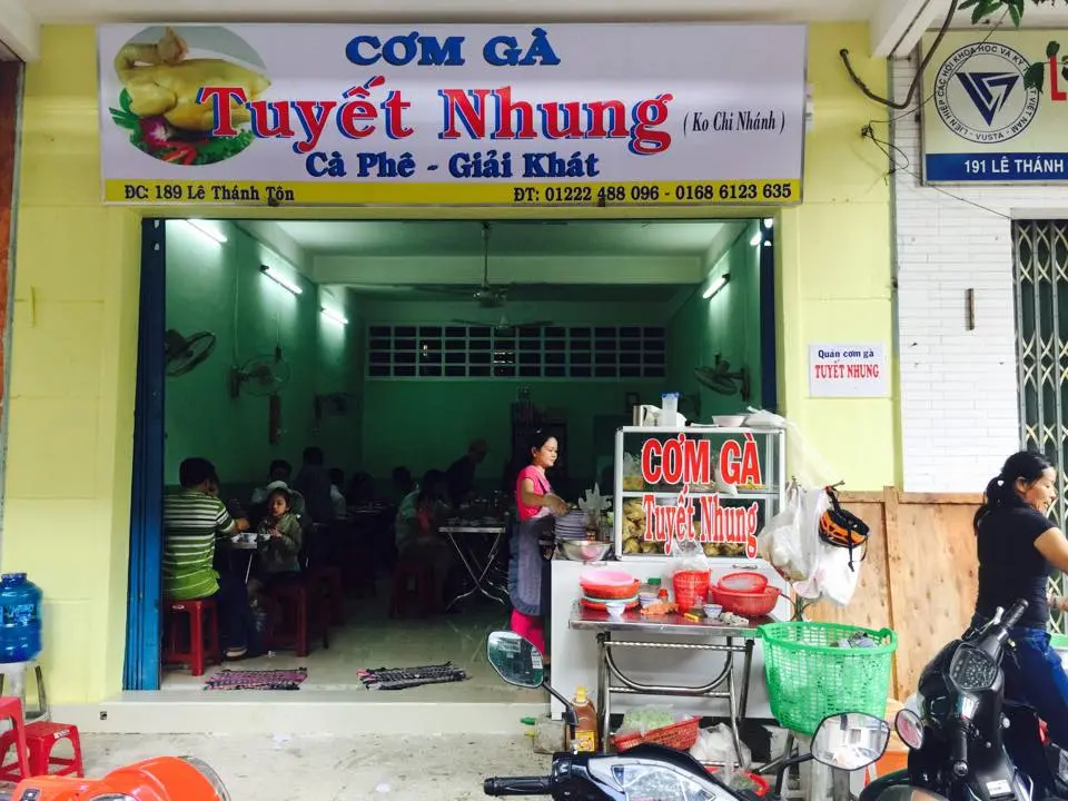 Nếu c&oacute; dịp dừng ch&acirc;n Ph&uacute; Y&ecirc;n, bạn chớ bỏ lỡ m&oacute;n Cơm g&agrave; Tuyết Nhung thơm ngon kh&oacute; cưỡng 4