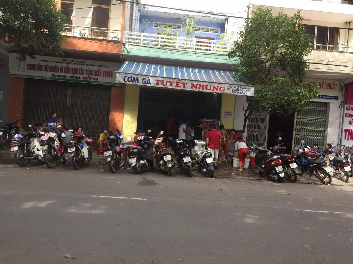 Nếu c&oacute; dịp dừng ch&acirc;n Ph&uacute; Y&ecirc;n, bạn chớ bỏ lỡ m&oacute;n Cơm g&agrave; Tuyết Nhung thơm ngon kh&oacute; cưỡng 3