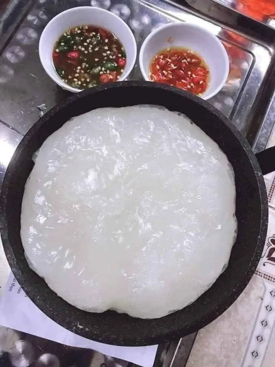 Ngon kh&oacute; cưỡng hương vị đậm đ&agrave; của m&oacute;n bột m&igrave; khuấy chấm nước mắm dằm c&aacute; r&ocirc; đồng 2
