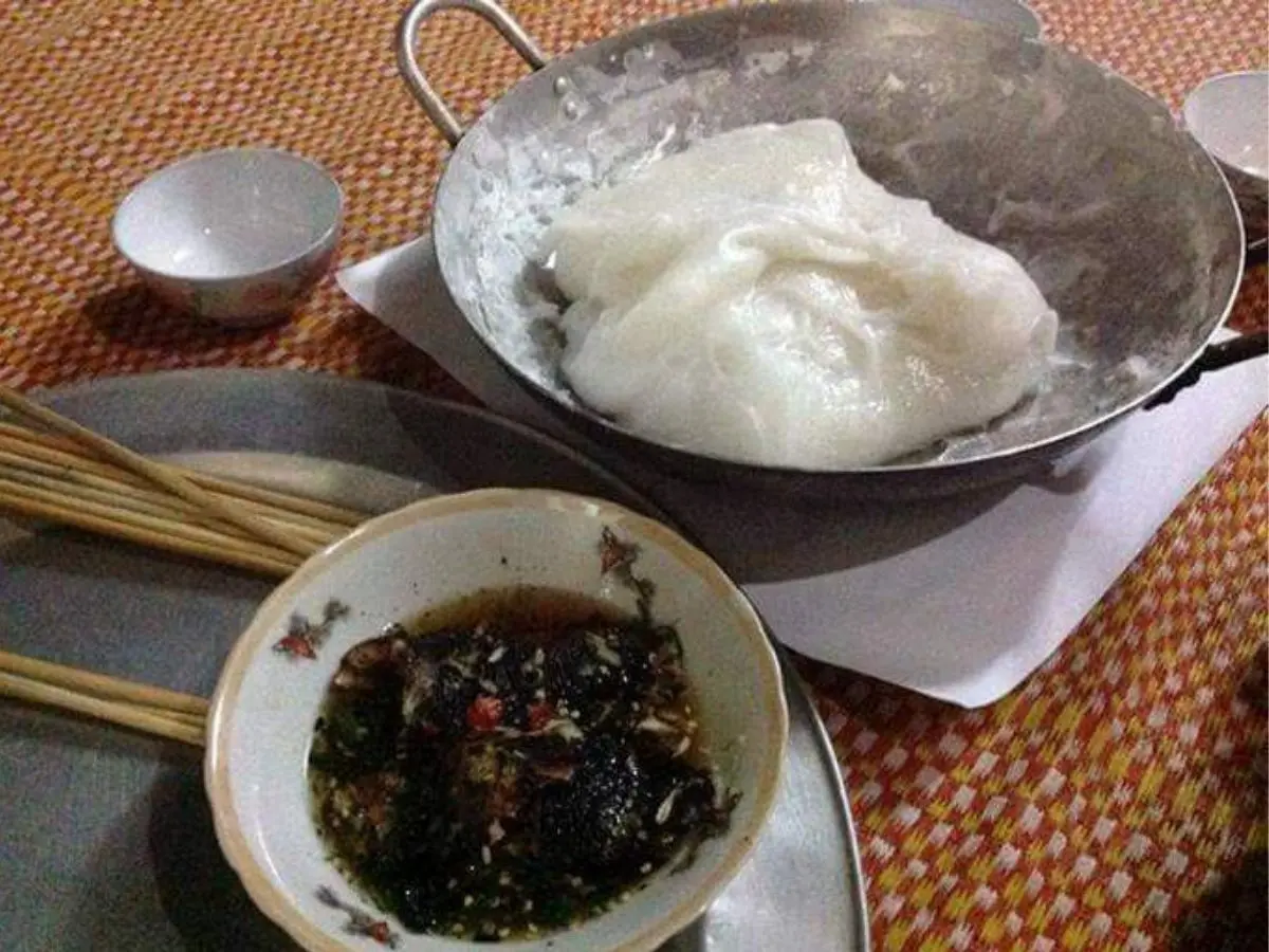 Ngon kh&oacute; cưỡng hương vị đậm đ&agrave; của m&oacute;n bột m&igrave; khuấy chấm nước mắm dằm c&aacute; r&ocirc; đồng 9