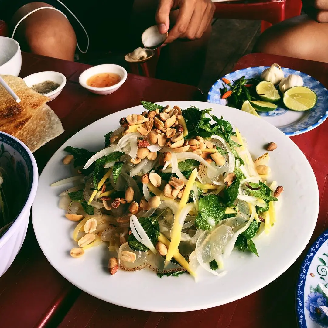 No n&ecirc; kh&ocirc;ng ngừng với những m&oacute;n ăn ngon được chế biến từ hải sản Đầm &Ocirc; Loan Ph&uacute; Y&ecirc;n 11