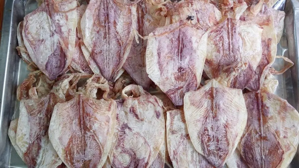 Về miền Trung m&igrave;nh c&ugrave;ng nhậu tất tay với Rượu Qu&aacute;n Đế Ph&uacute; Y&ecirc;n 6