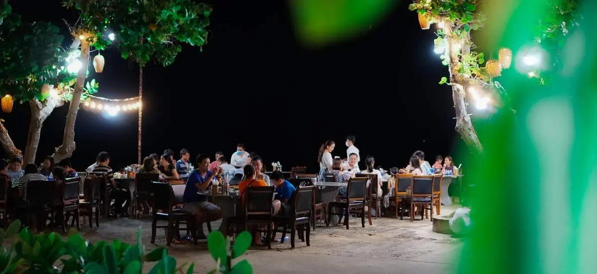 Long Beach Restaurant Phú Yên - Nhà hàng trên bãi biển siêu xịn
