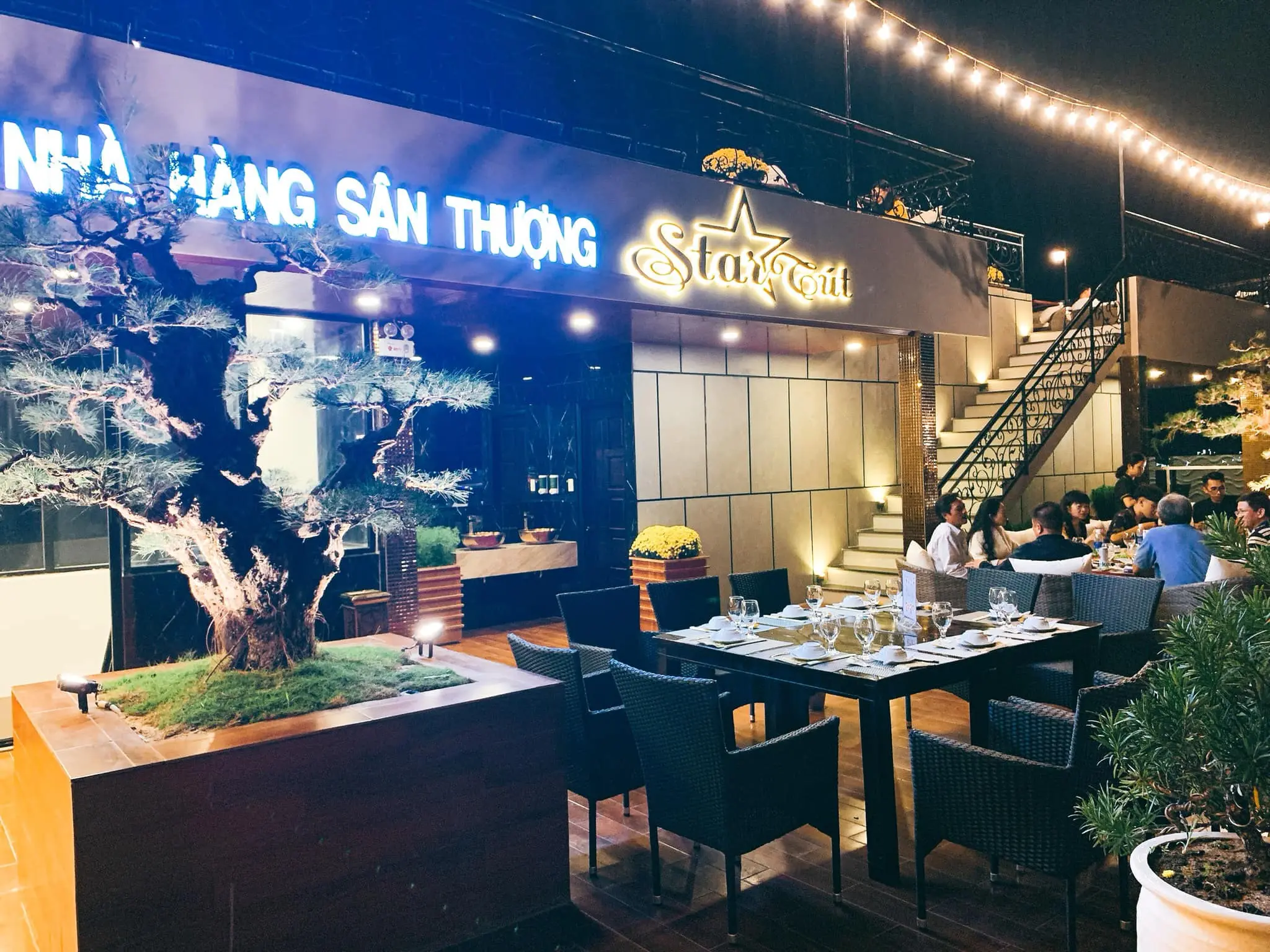 Nhà hàng Sân Thượng Star Tút Phú Yên – Thoải mái tiệc tối với không gian mở