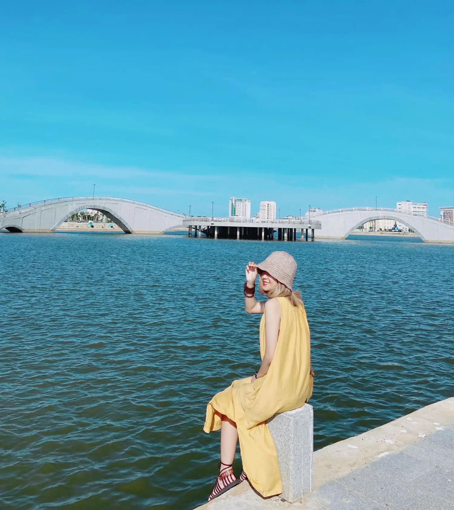 Review Hồ Điều H&ograve;a Hồ Sơn - Chốn sống ảo mới toanh, thu h&uacute;t hội x&ecirc; dịch li&ecirc;n tục tới check-in ở Ph&uacute; Y&ecirc;n 13