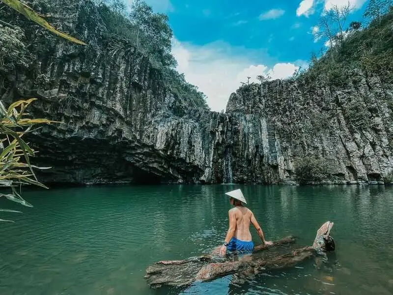 Th&aacute;c Vực H&ograve;m, điểm đến địa chất ấn tượng giữa đất trời Ph&uacute; Y&ecirc;n 3