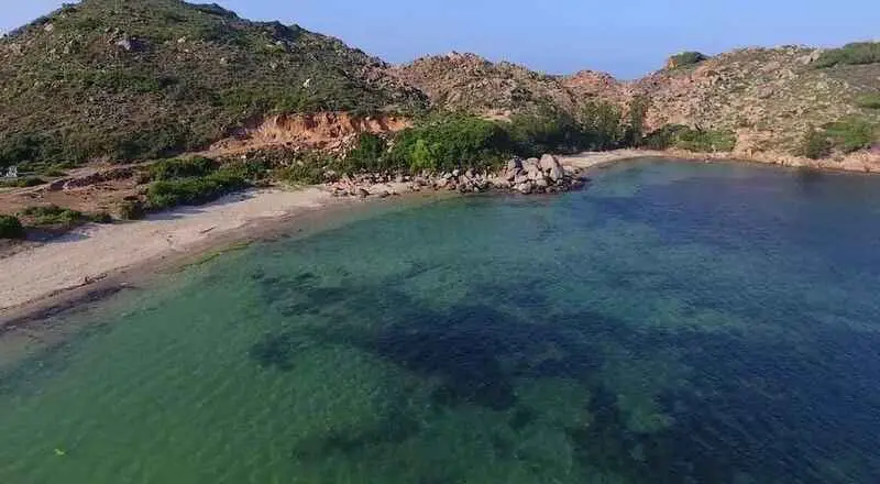 Top 10 b&atilde;i biển Ph&uacute; Y&ecirc;n hoang sơ v&agrave; thanh b&igrave;nh 11