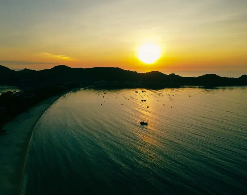 Top 10 b&atilde;i biển Ph&uacute; Y&ecirc;n hoang sơ v&agrave; thanh b&igrave;nh 8