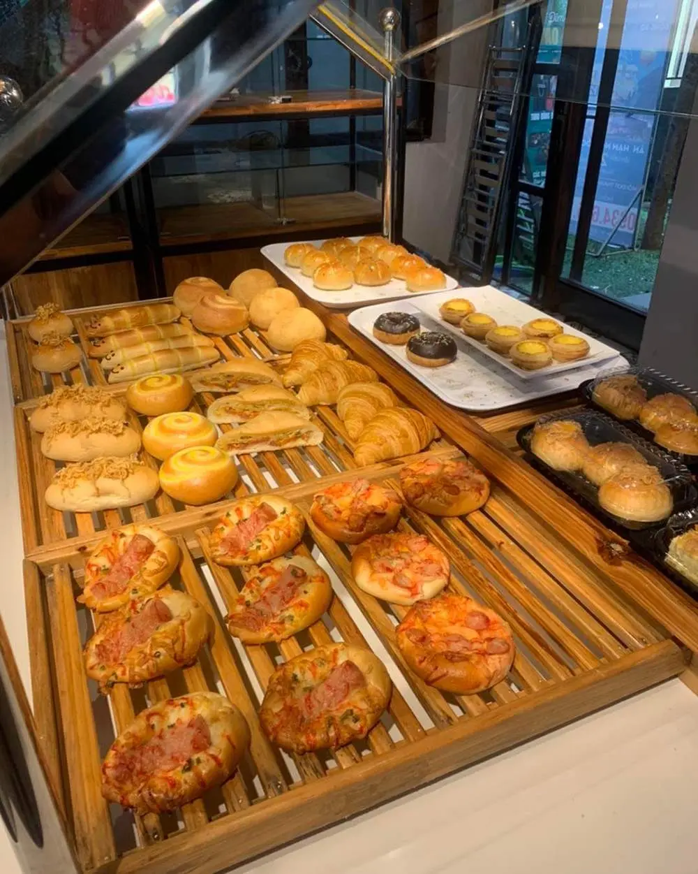 Atena Bakery Caf&eacute; Quảng B&igrave;nh v&agrave; hương vị b&aacute;nh &Acirc;u ngọt ng&agrave;o 6
