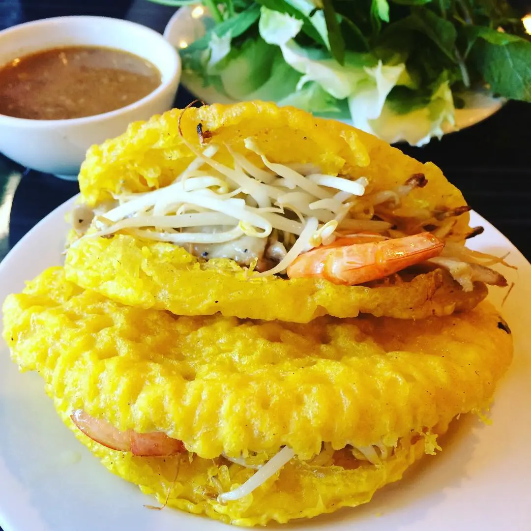 B&aacute;nh kho&aacute;i Quảng B&igrave;nh với lớp vỏ v&agrave;ng ươm, gi&ograve;n rụm hấp dẫn v&ocirc; c&ugrave;ng 3