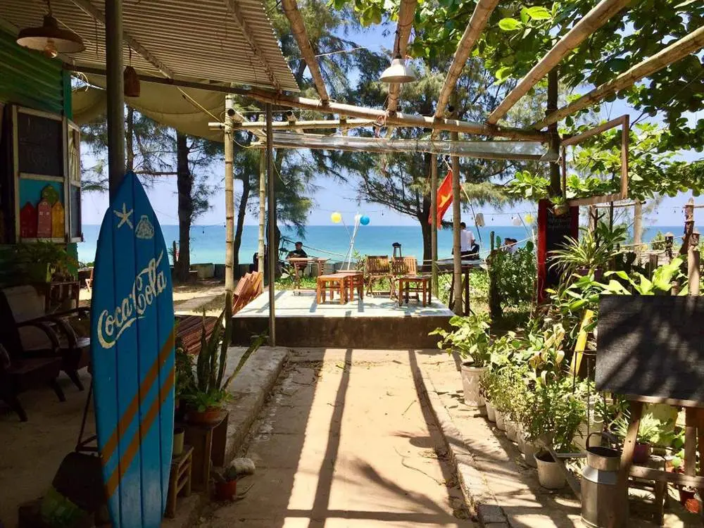 Bayhops caf&eacute; Quảng B&igrave;nh v&agrave; kh&ocirc;ng gian nh&agrave; gỗ mộng mơ 3