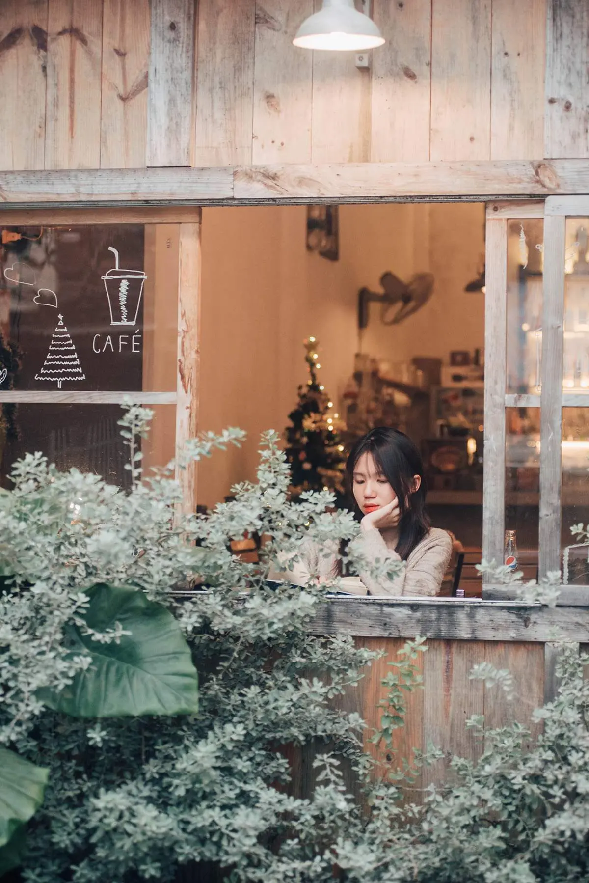 Bayhops caf&eacute; Quảng B&igrave;nh v&agrave; kh&ocirc;ng gian nh&agrave; gỗ mộng mơ 8
