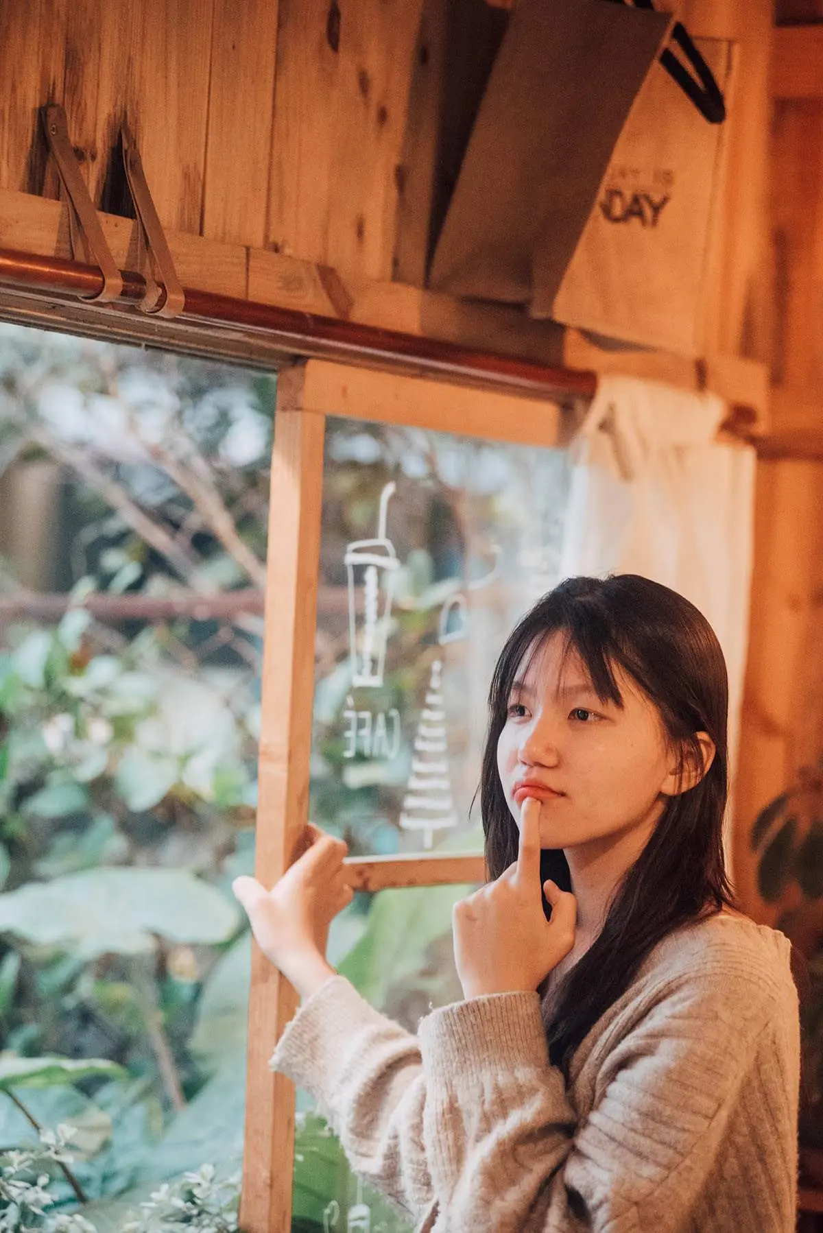 Bayhops caf&eacute; Quảng B&igrave;nh v&agrave; kh&ocirc;ng gian nh&agrave; gỗ mộng mơ 6