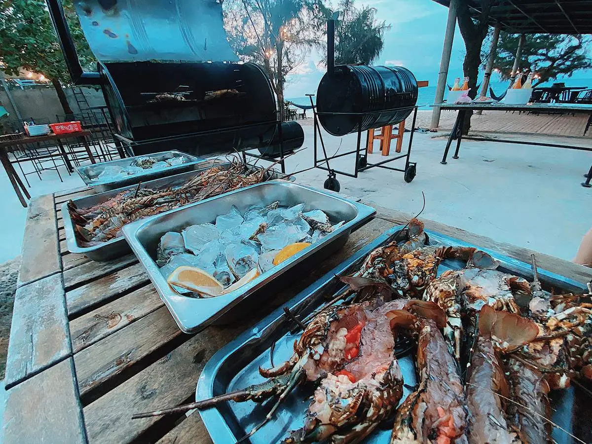 Buffalo Beach Bar Quảng B&igrave;nh với kh&ocirc;ng gian cực chill tr&ecirc;n b&atilde;i biển Nhật Lệ 8