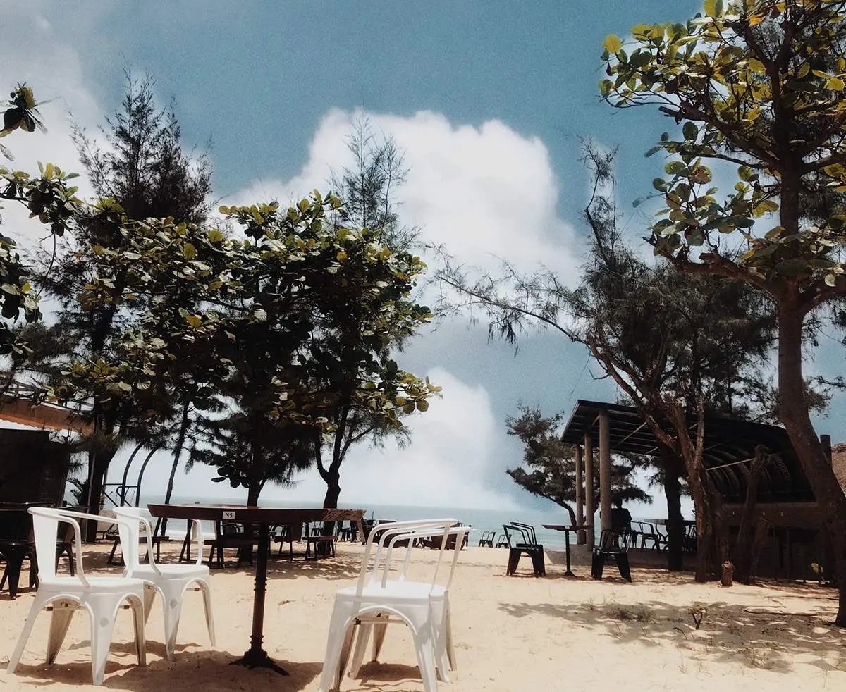 Buffalo Beach Bar Quảng B&igrave;nh với kh&ocirc;ng gian cực chill tr&ecirc;n b&atilde;i biển Nhật Lệ 5