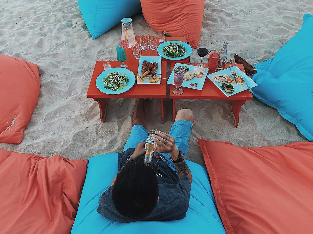 Buffalo Beach Bar Quảng B&igrave;nh với kh&ocirc;ng gian cực chill tr&ecirc;n b&atilde;i biển Nhật Lệ 7