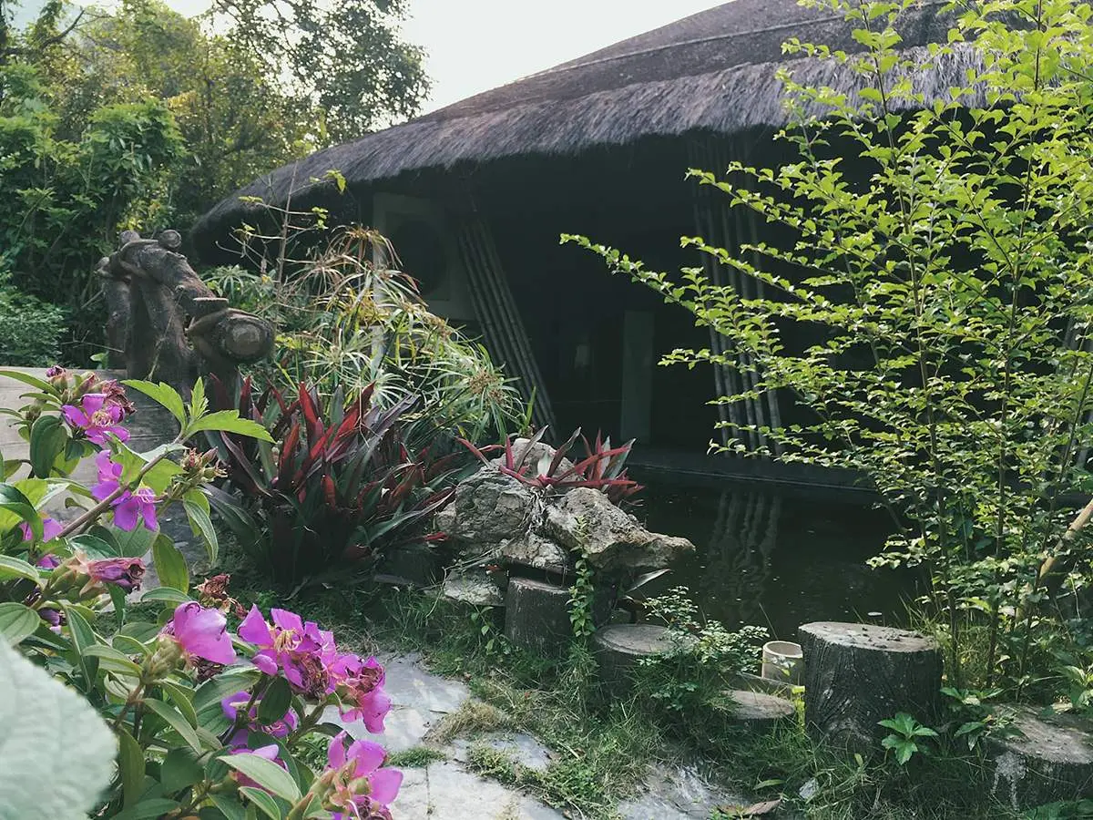 Coco&rsquo;s coffee Quảng B&igrave;nh v&agrave; kh&ocirc;ng gian s&acirc;n vườn độc đ&aacute;o 3