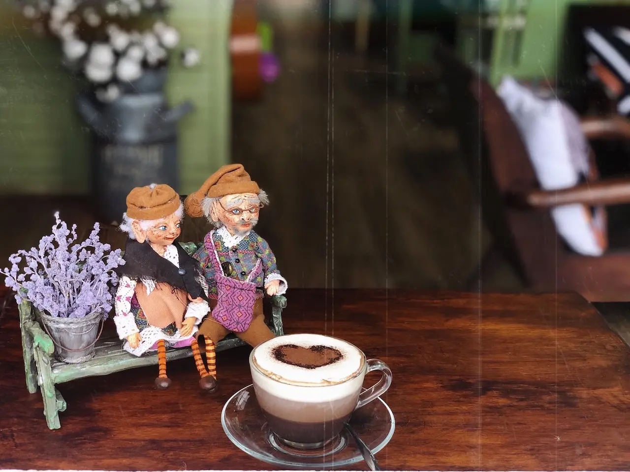 Craft Coffee House Quảng B&igrave;nh nổi bật với thiết kế ma mị, huyền b&iacute; 21