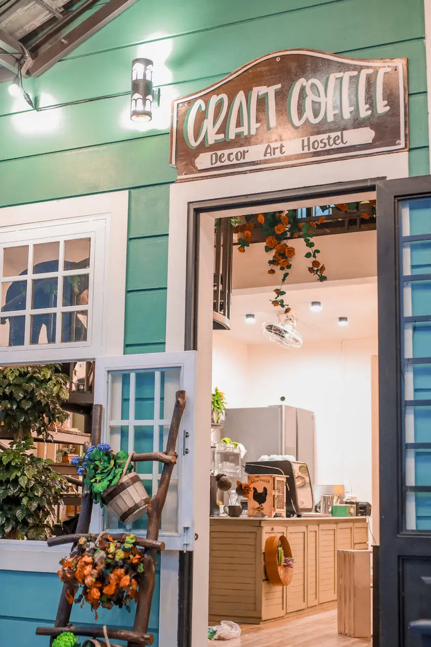 Craft Coffee House Quảng B&igrave;nh nổi bật với thiết kế ma mị, huyền b&iacute; 20