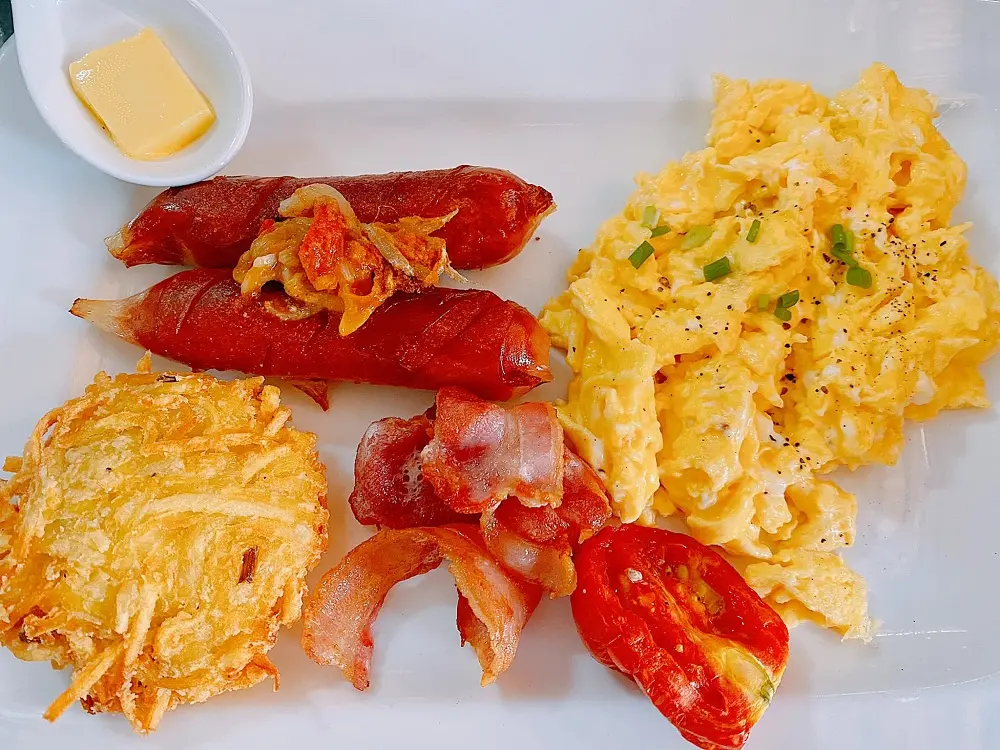 Gh&eacute; thăm The Villas Restaurant Quảng B&igrave;nh c&ugrave;ng hội bạn th&acirc;n 10