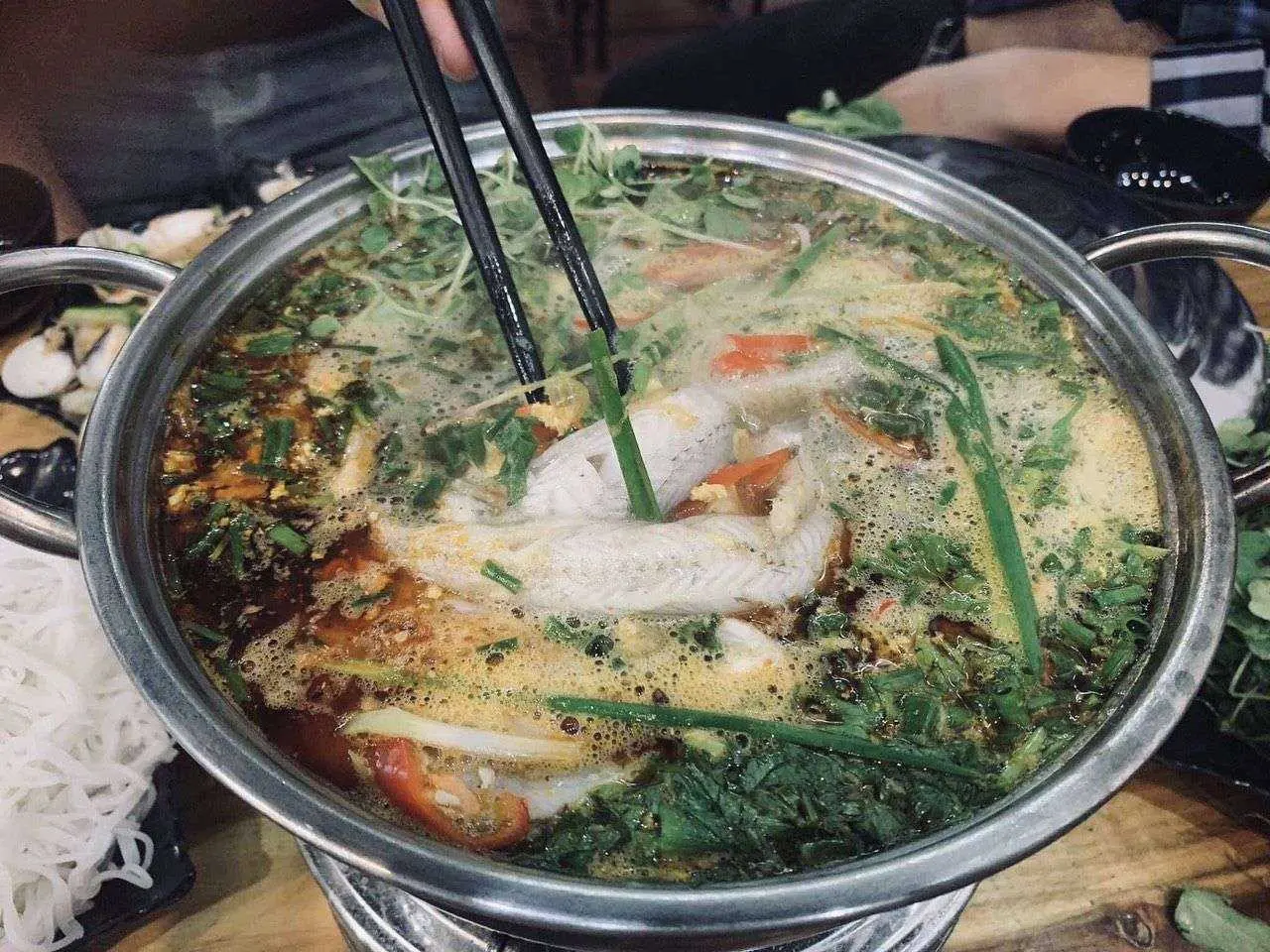 Lẩu c&aacute; khoai Quảng B&igrave;nh chua cay đậm vị 2