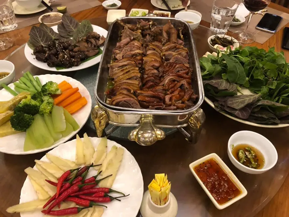 Nh&agrave; h&agrave;ng Ngọc To&agrave;n Quảng B&igrave;nh với m&ocirc; h&igrave;nh tự cung tự cấp độc đ&aacute;o 4