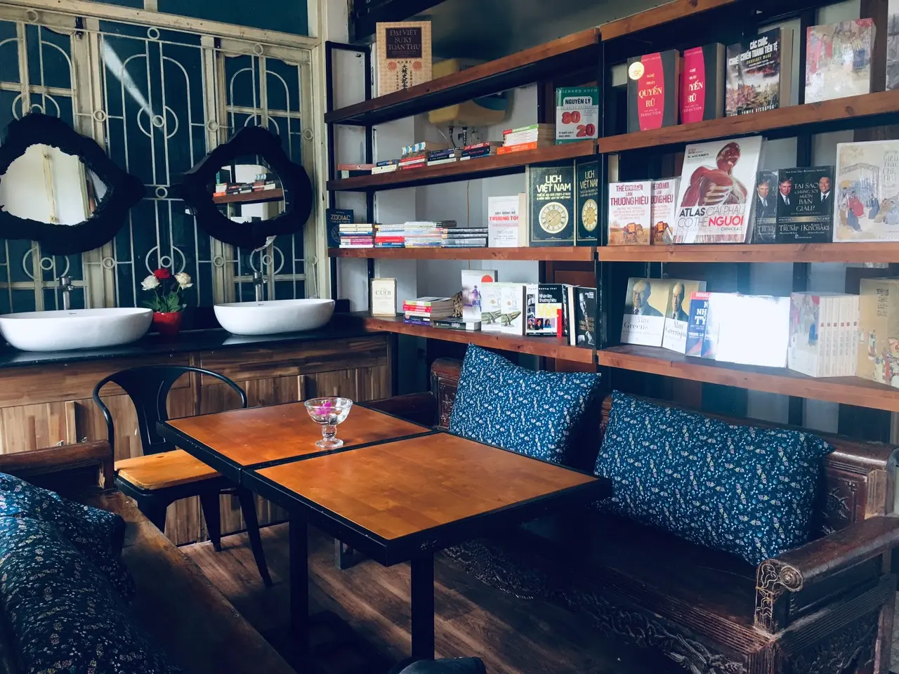 Thả hồn v&agrave;o Kiwi Caf&eacute; Bookstore Quảng B&igrave;nh cực hot 4