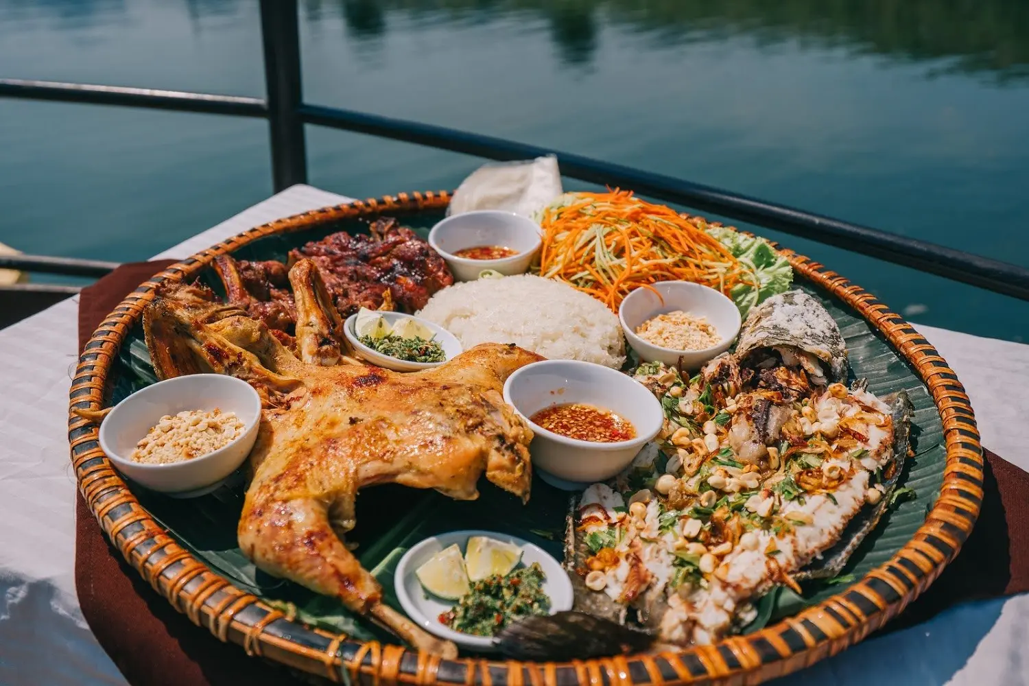Gà nướng chấm muối cheo Quảng Bình đặc sản Phong Nha