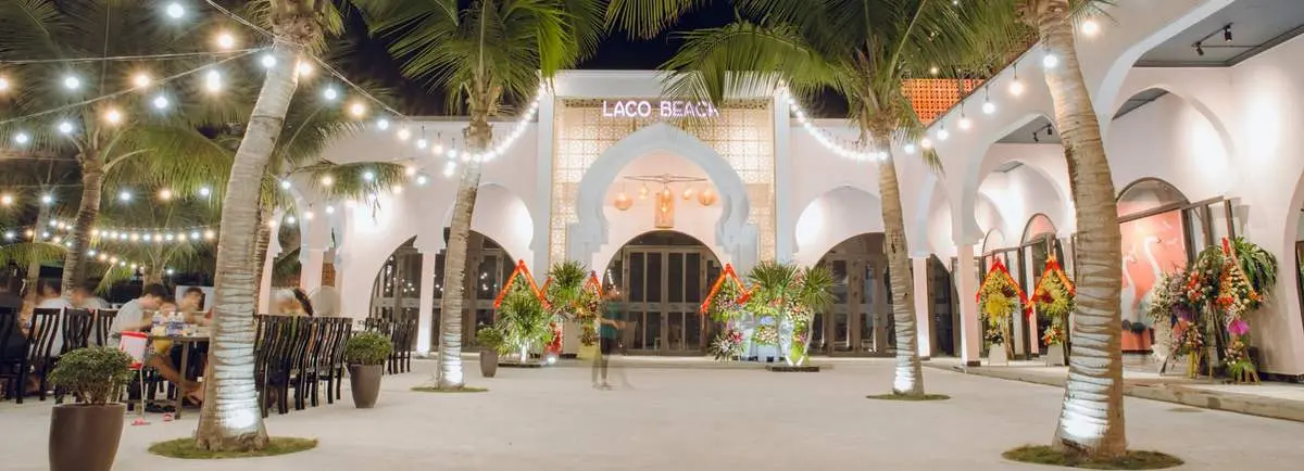 Ghé Nhà hàng Lá Cọ Flamingo Beach Quảng Bình thưởng thức hải sản tươi ngon