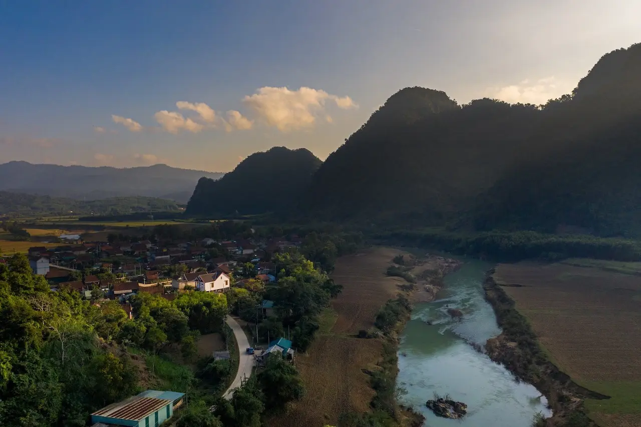 Cảnh ho&agrave;ng h&ocirc;n m&ugrave;a đ&ocirc;ng T&acirc;n Ho&aacute; Quảng B&igrave;nh khiến l&ograve;ng ta kh&ocirc;ng ngừng thổn thức 8