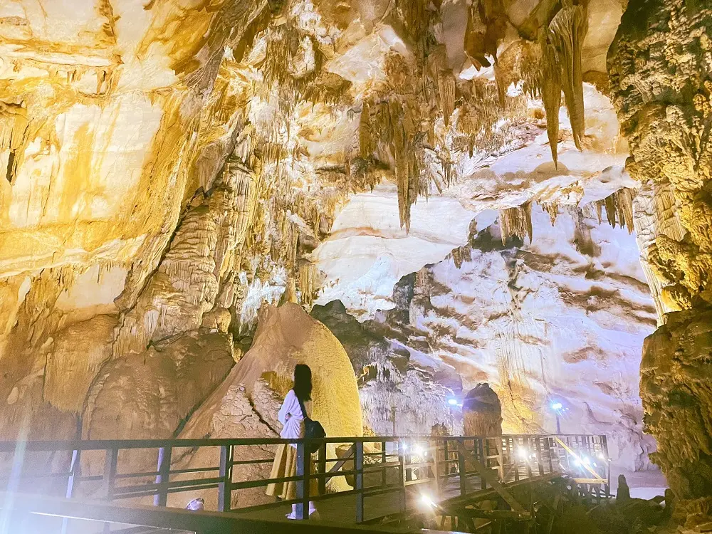 C&ugrave;ng MIA.vn review Quảng B&igrave;nh 3N4Đ si&ecirc;u vui cho hội bạn th&acirc;n 9