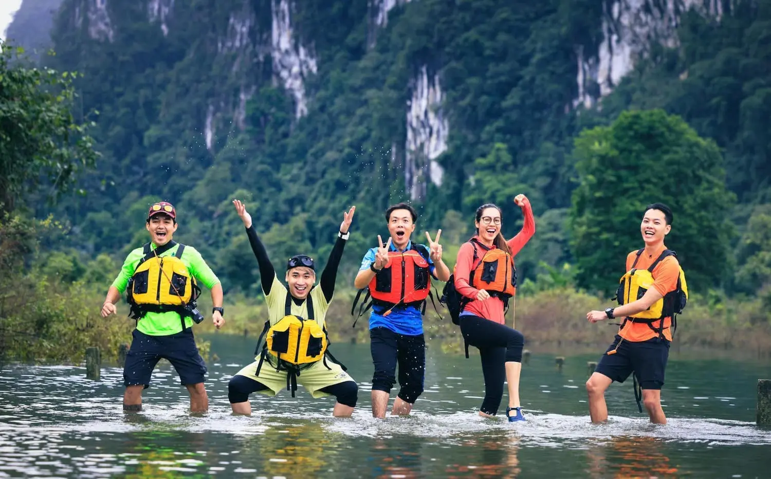 Review Quảng B&igrave;nh si&ecirc;u h&agrave;i hước c&ugrave;ng ch&agrave;ng trai trẻ Huy Cung 4