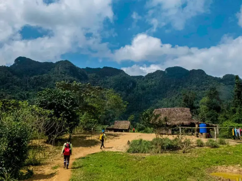 Trekking Hang &Eacute;n: H&agrave;nh tr&igrave;nh xuy&ecirc;n rừng, cắm trại giữa l&ograve;ng hang động 5