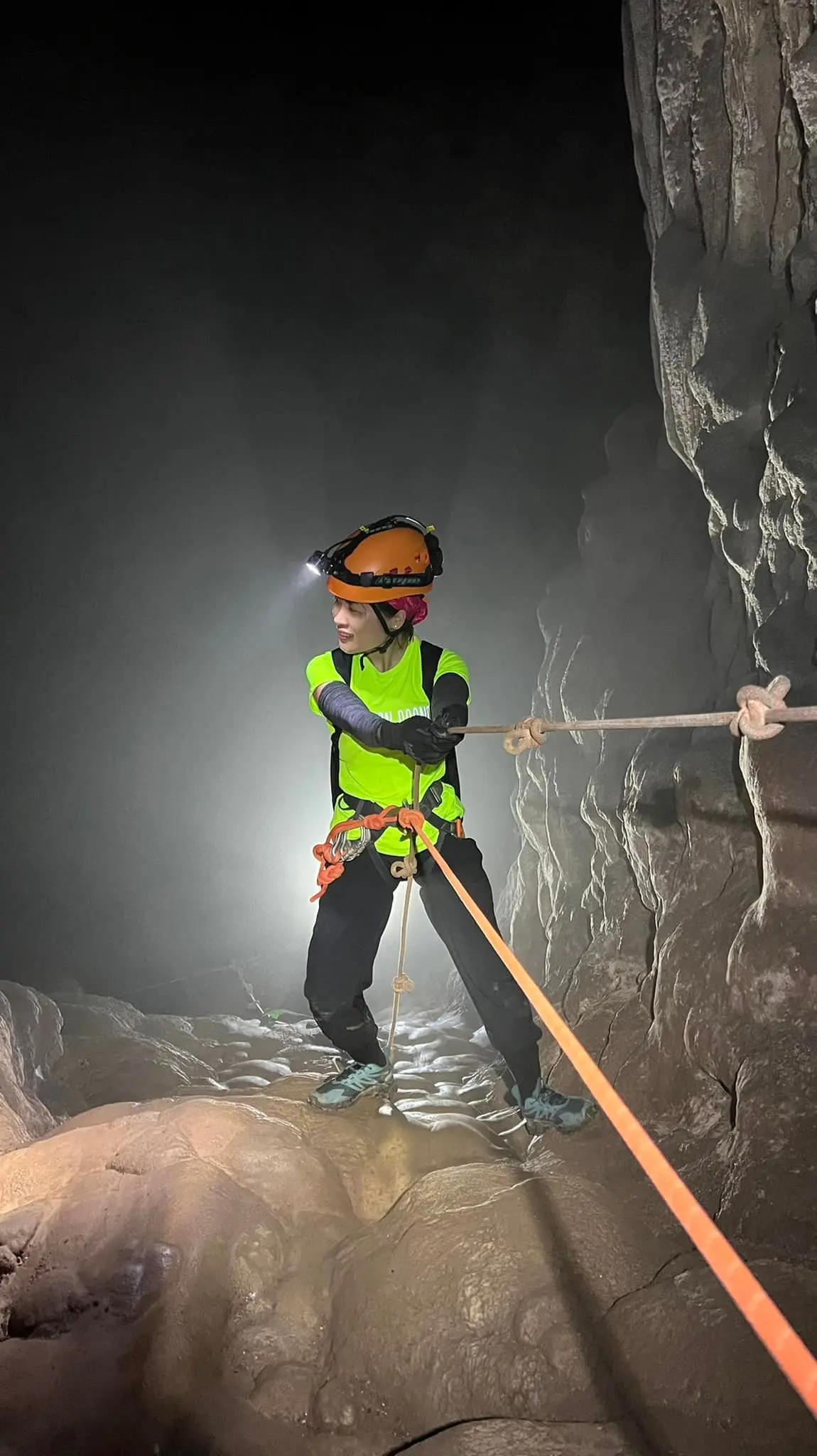Vẻ đẹp tuyệt mỹ của Hang Sơn Đo&ograve;ng, hang động lớn nhất thế giới 9
