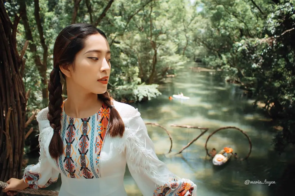 Xem ngay review Quảng B&igrave;nh của c&ocirc; n&agrave;ng xinh đẹp Maria Tuyền 10