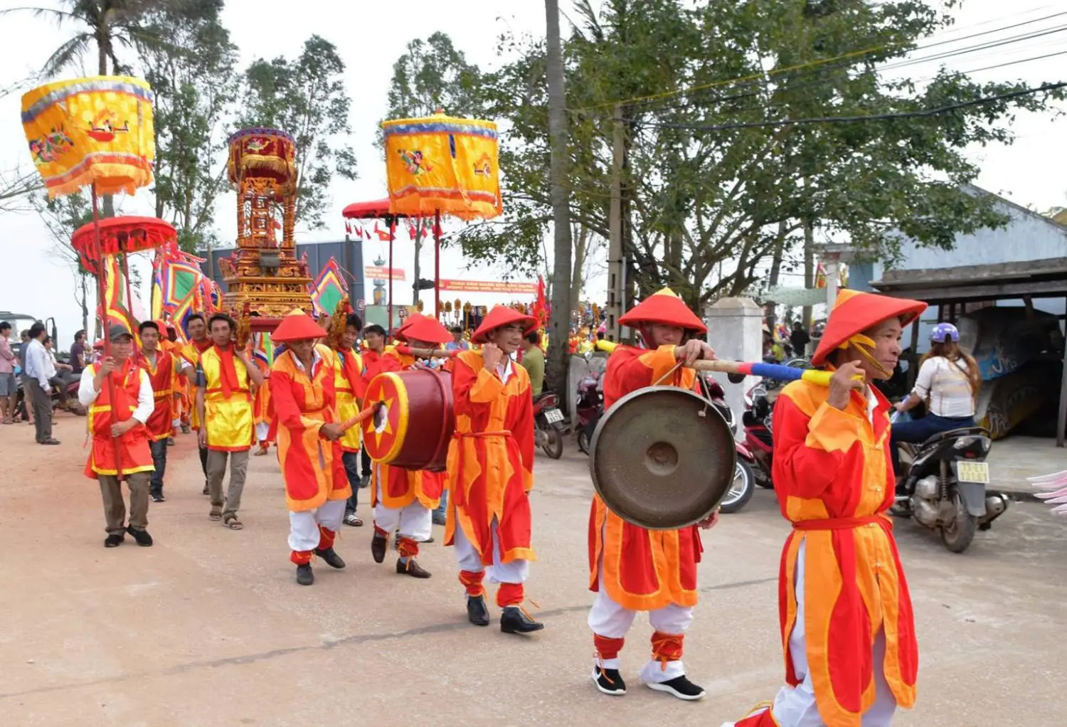 Lễ hội Cầu Ngư Quảng B&igrave;nh v&agrave; những điều kh&ocirc;ng phải ai cũng biết 3