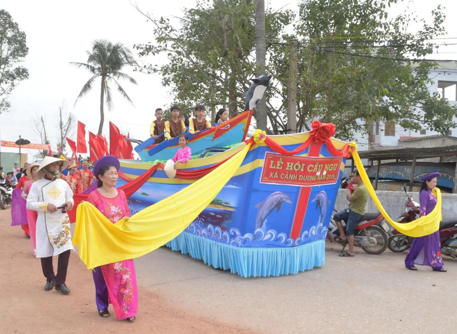 Lễ hội Cầu Ngư Quảng B&igrave;nh v&agrave; những điều kh&ocirc;ng phải ai cũng biết 4