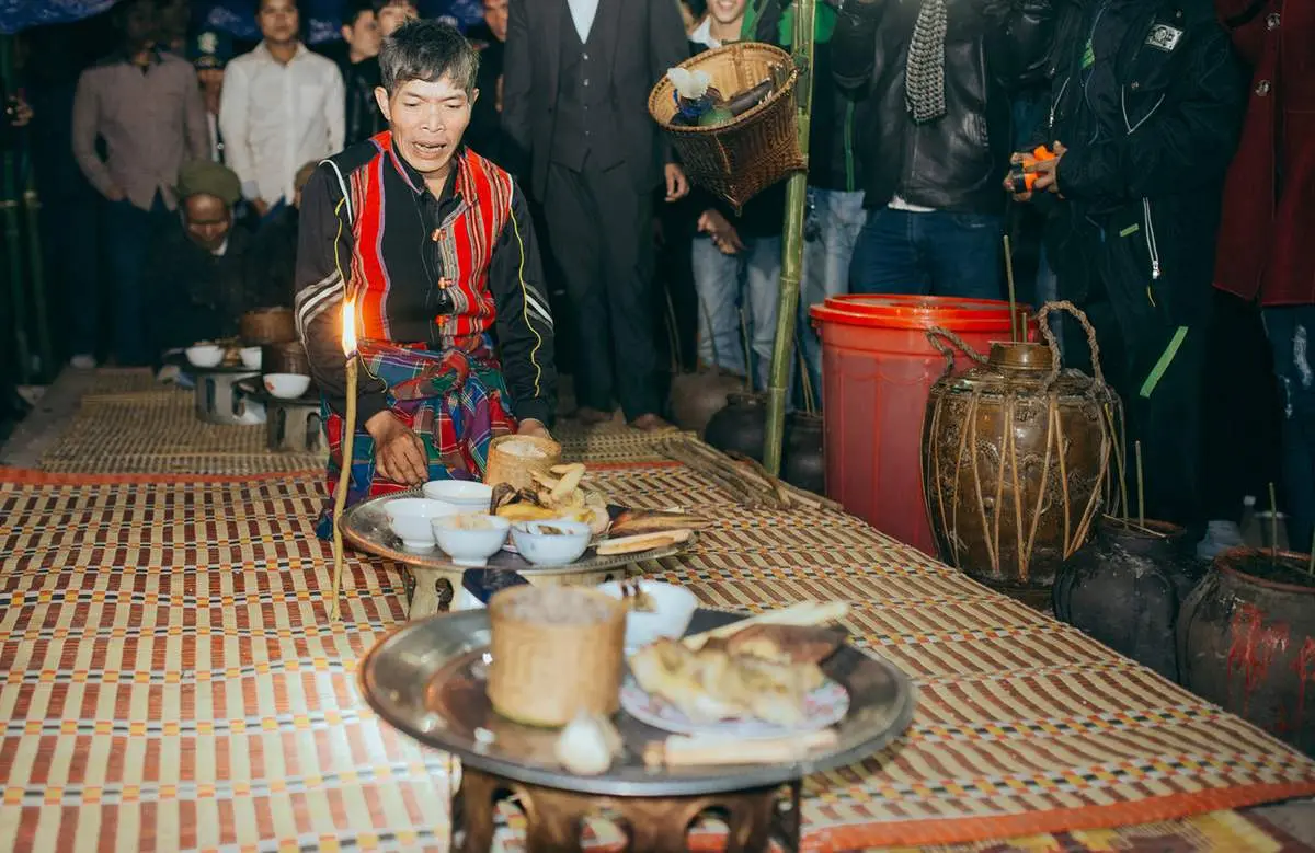Lễ hội đập trống Quảng B&igrave;nh, lễ hội truyền thống của tộc người Ma Coong 4
