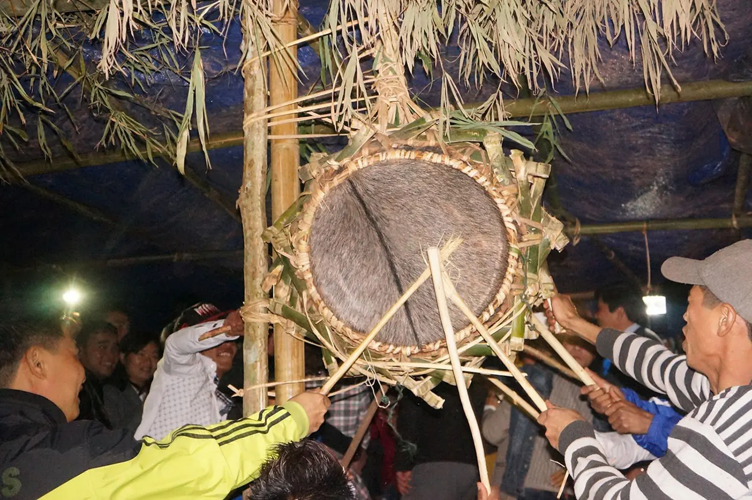 Lễ hội đập trống Quảng B&igrave;nh, lễ hội truyền thống của tộc người Ma Coong 5