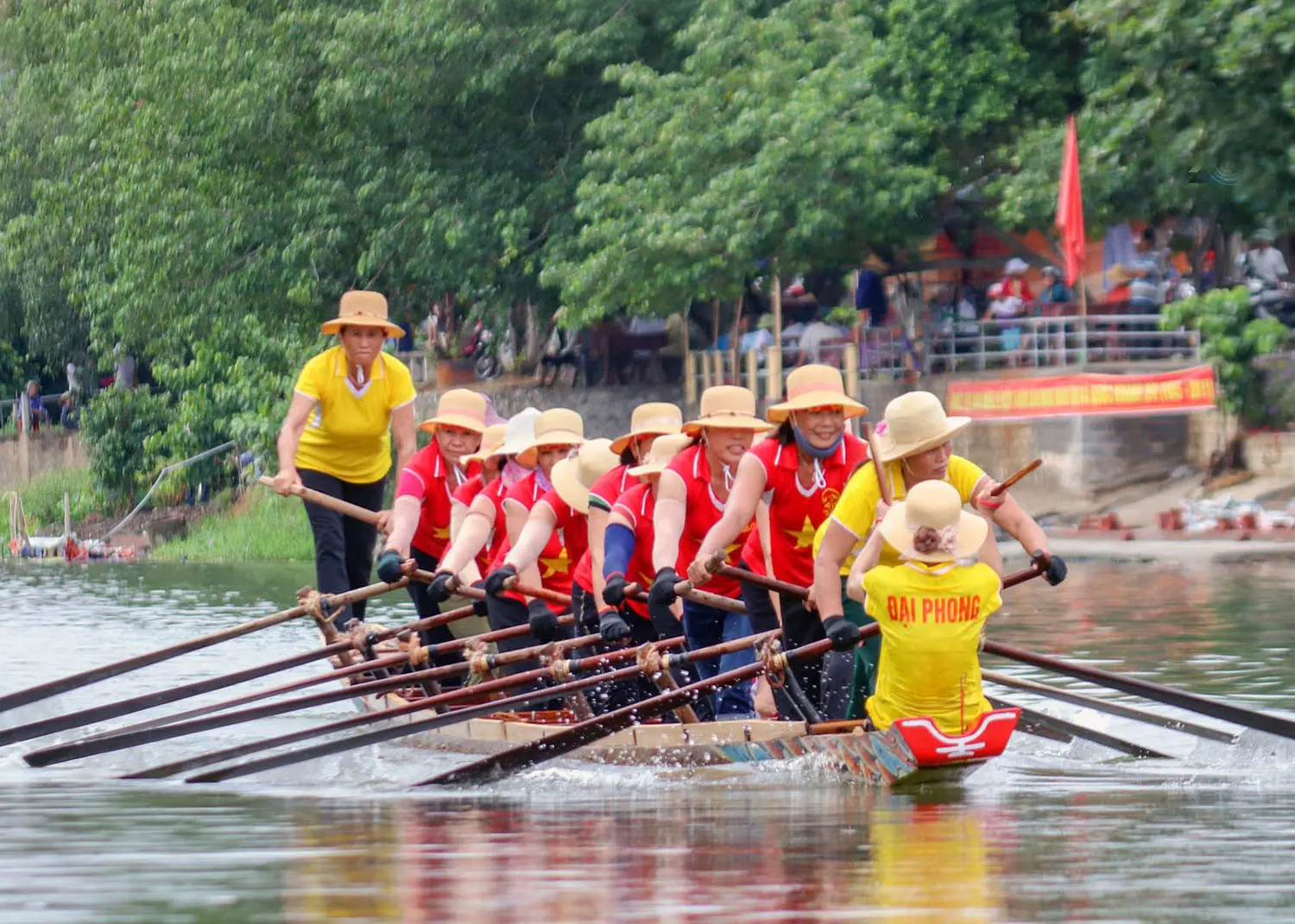 Lễ hội đua thuyền truyền thống Quảng B&igrave;nh, n&eacute;t văn h&oacute;a miền s&ocirc;ng nước Lệ Thủy 4