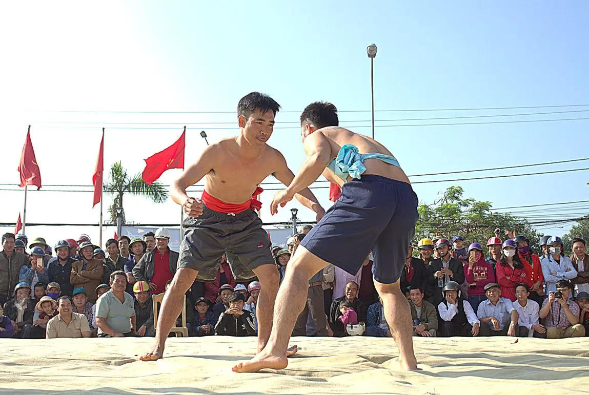 Tưng bừng Hội vật truyền thống đầu xu&acirc;n Quảng B&igrave;nh 2