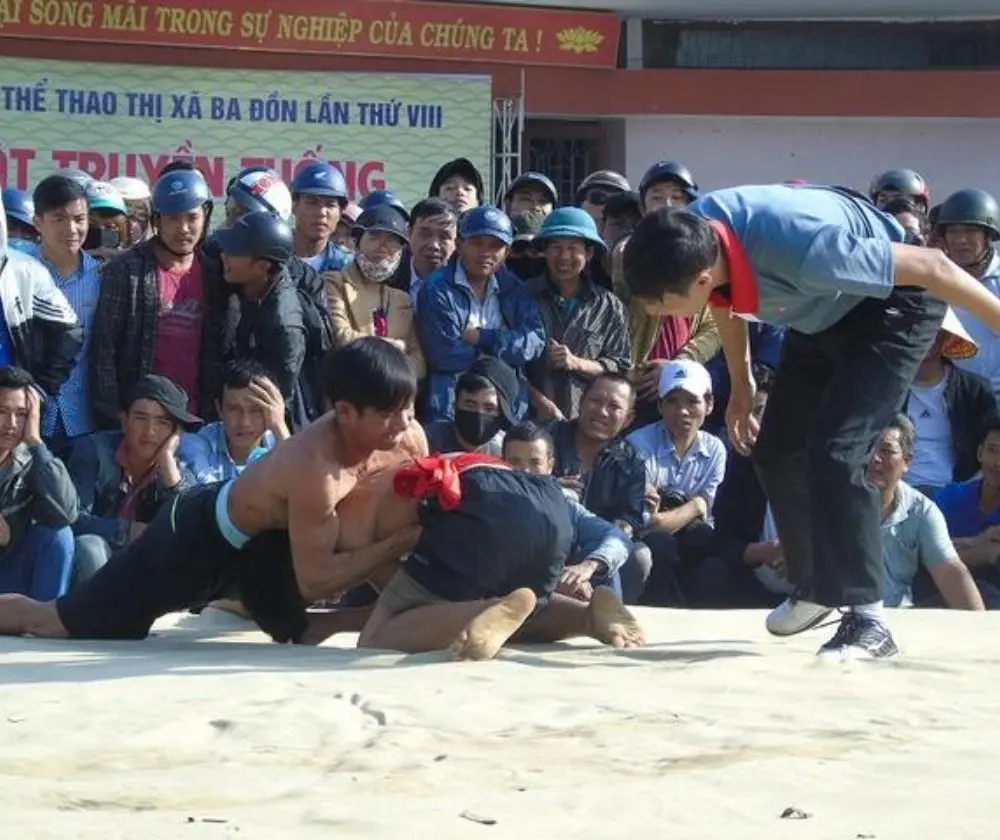Tưng bừng Hội vật truyền thống đầu xu&acirc;n Quảng B&igrave;nh 4