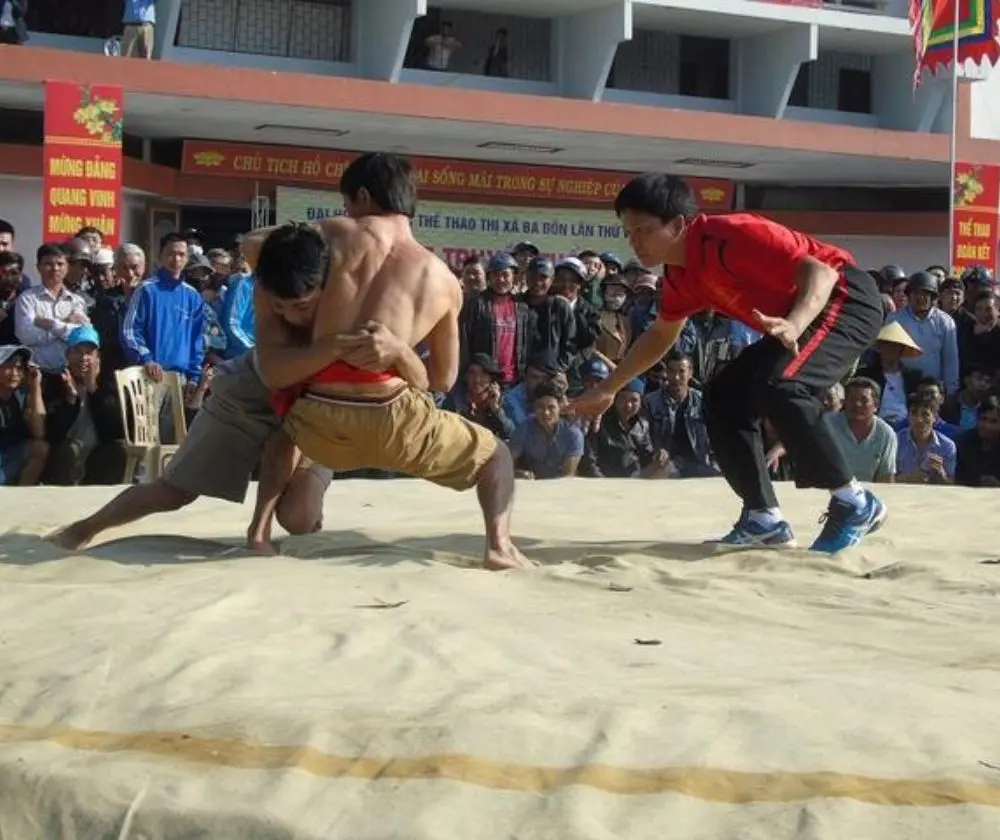 Tưng bừng Hội vật truyền thống đầu xu&acirc;n Quảng B&igrave;nh 3