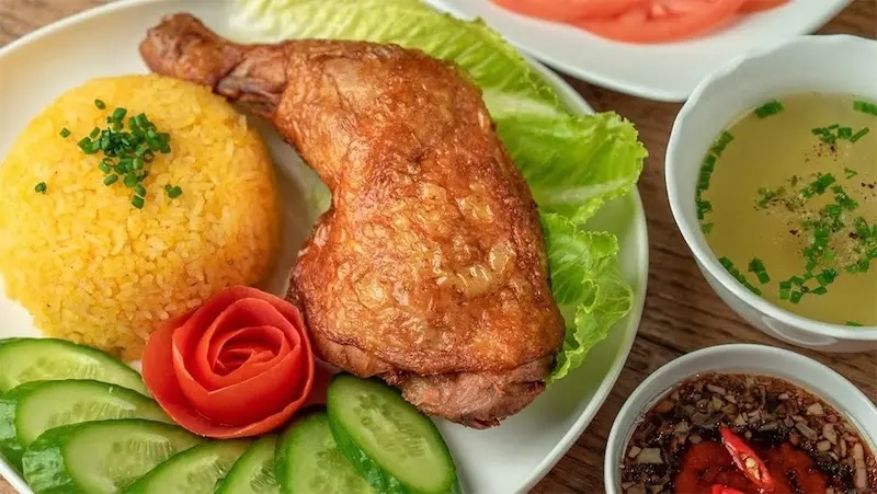 10 qu&aacute;n cơm g&agrave; Quy Nhơn ngon nức tiếng thu h&uacute;t thực kh&aacute;ch 4